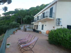 Гостиница Alba Tra I Pini B&B  Чефалу